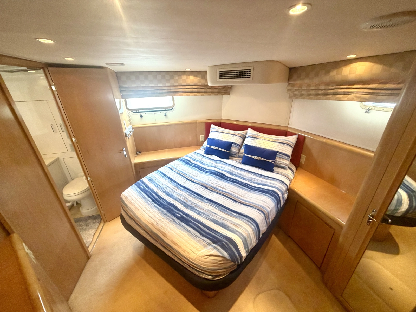 1999 Hatteras 52 Cockpit Motor Yacht