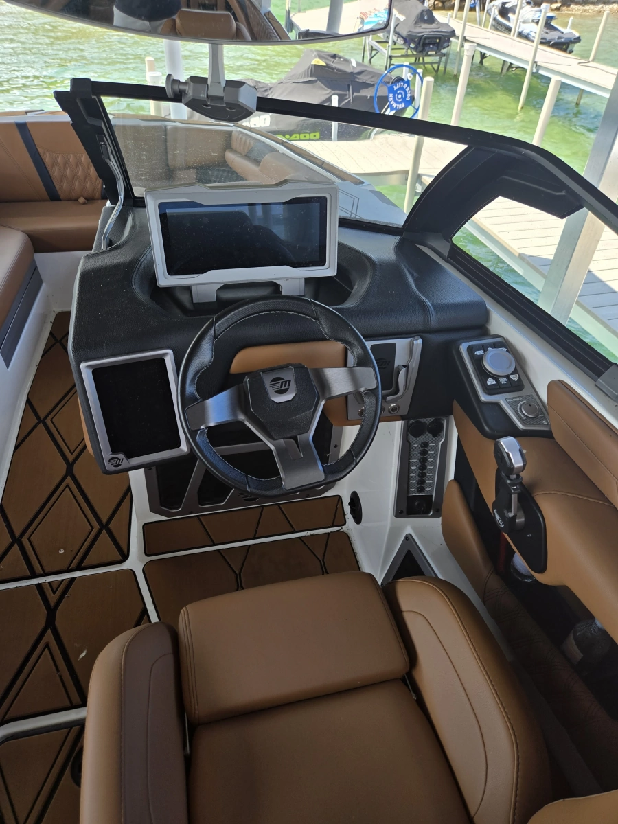 2024 Malibu M242