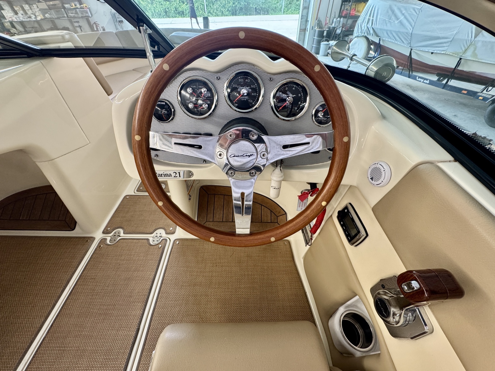 2016 Chris-Craft Carina 21