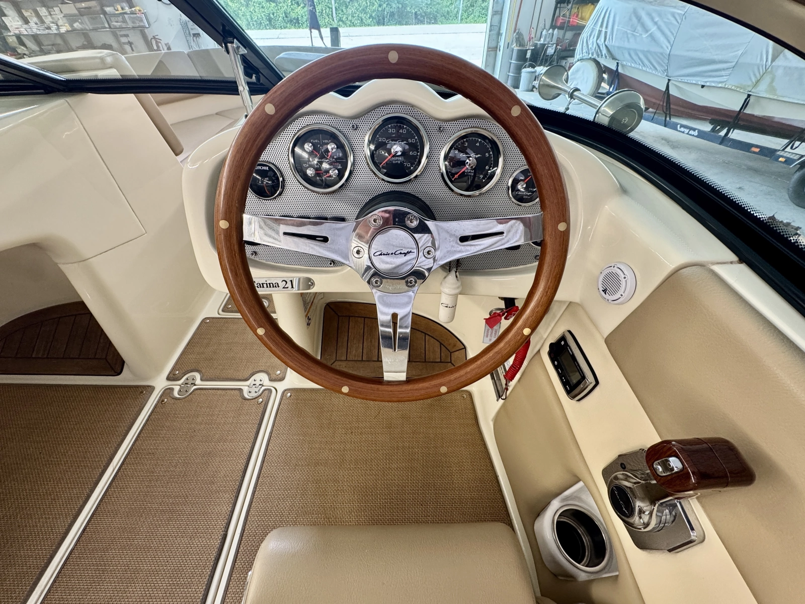 2016 Chris-Craft Carina 21