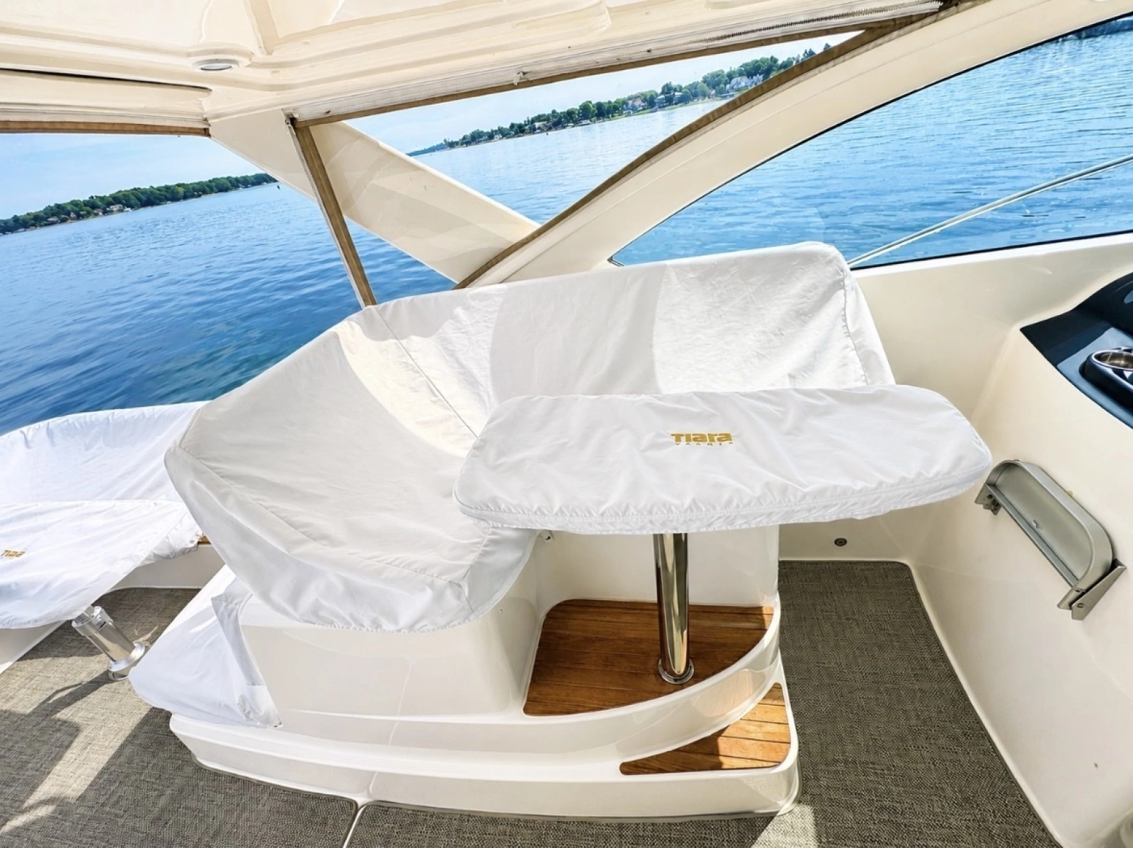 2015 Tiara Yachts 3100 Coronet