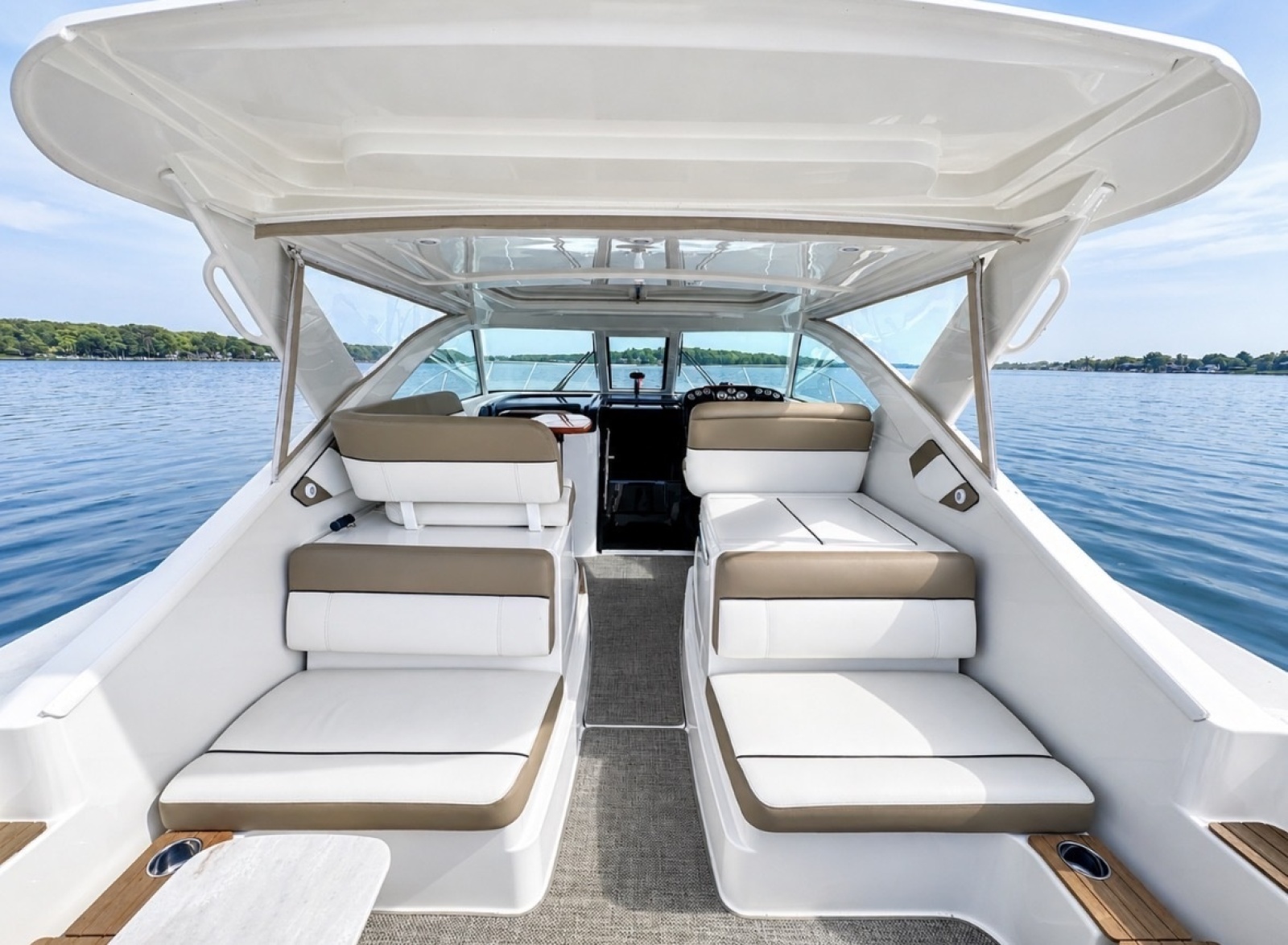2015 Tiara Yachts 3100 Coronet