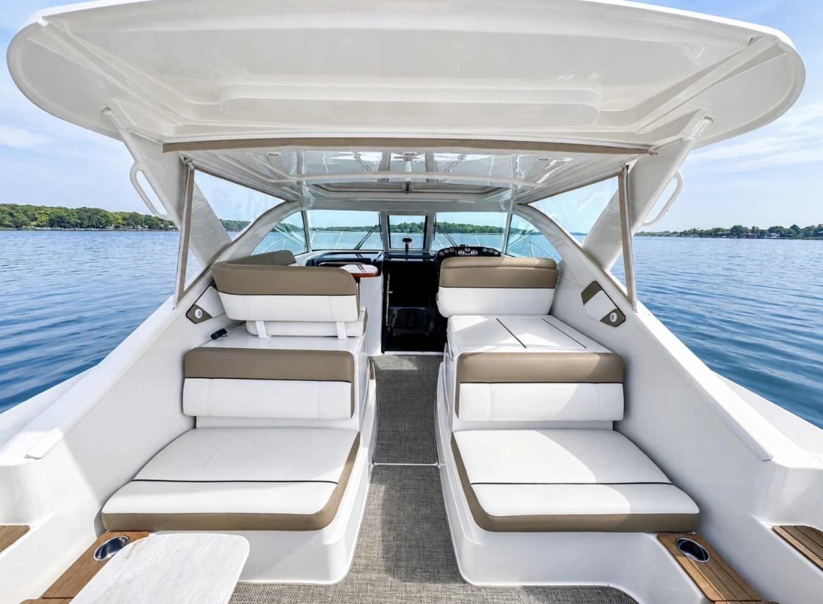 2015 Tiara Yachts 3100 Coronet