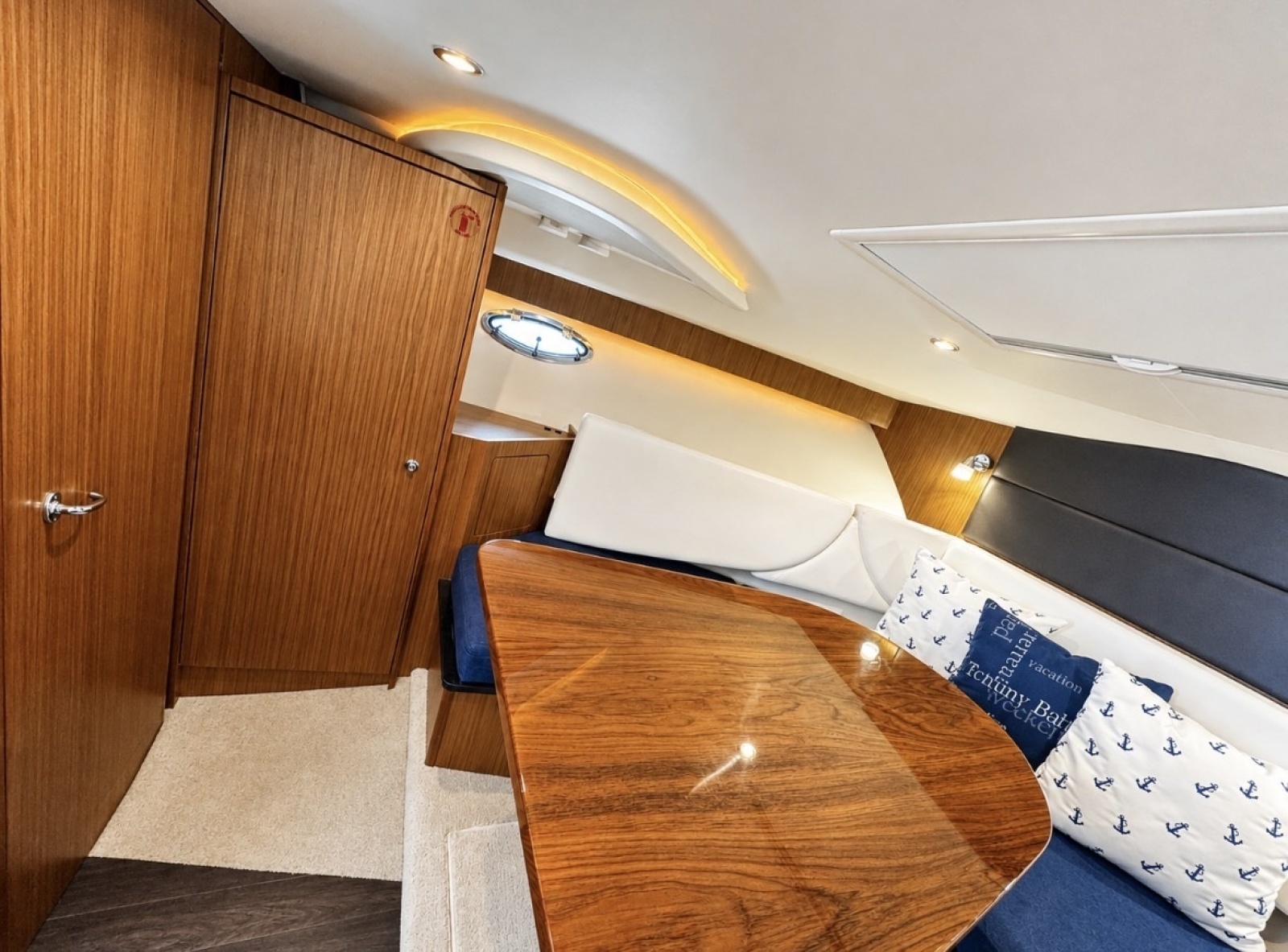2015 Tiara Yachts 3100 Coronet