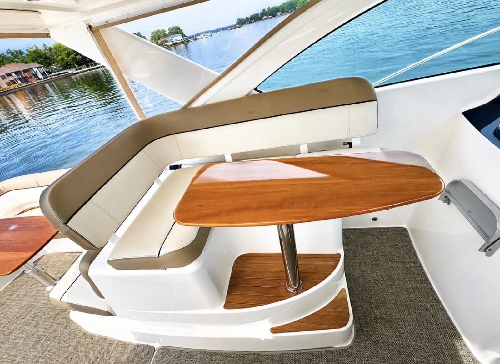 2015 Tiara Yachts 3100 Coronet