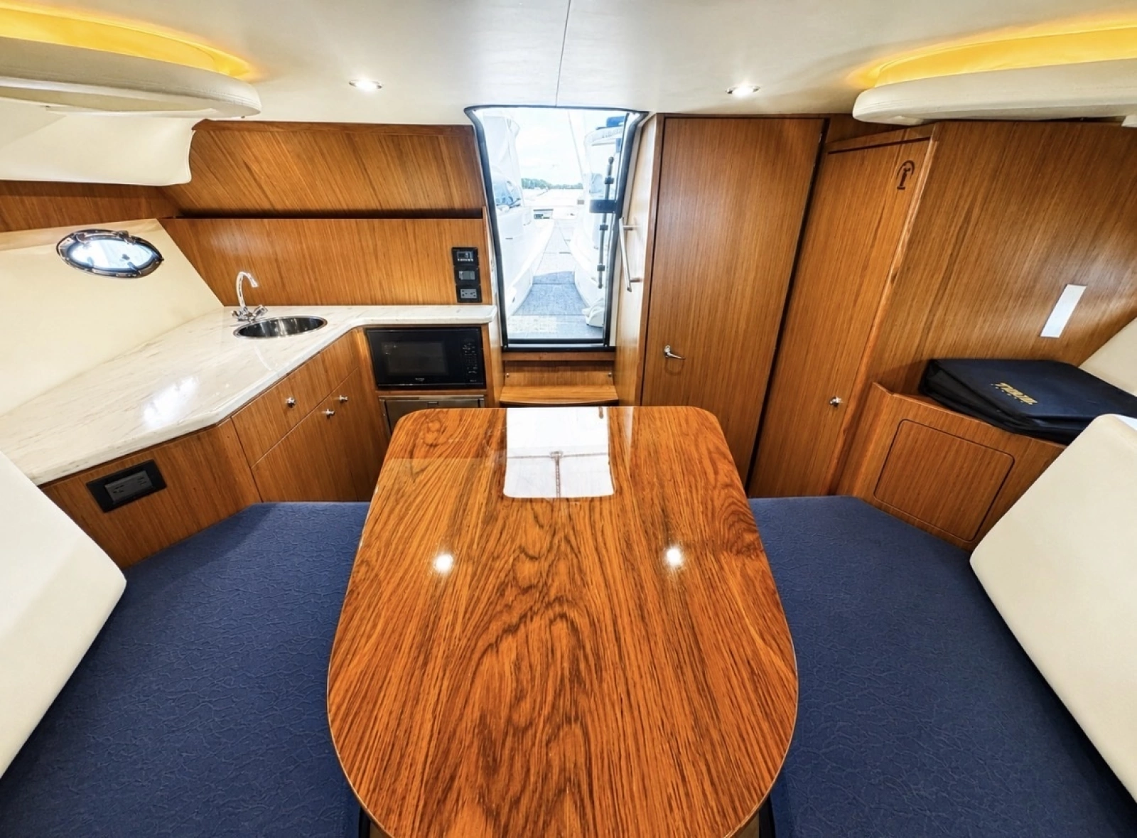 2015 Tiara Yachts 3100 Coronet