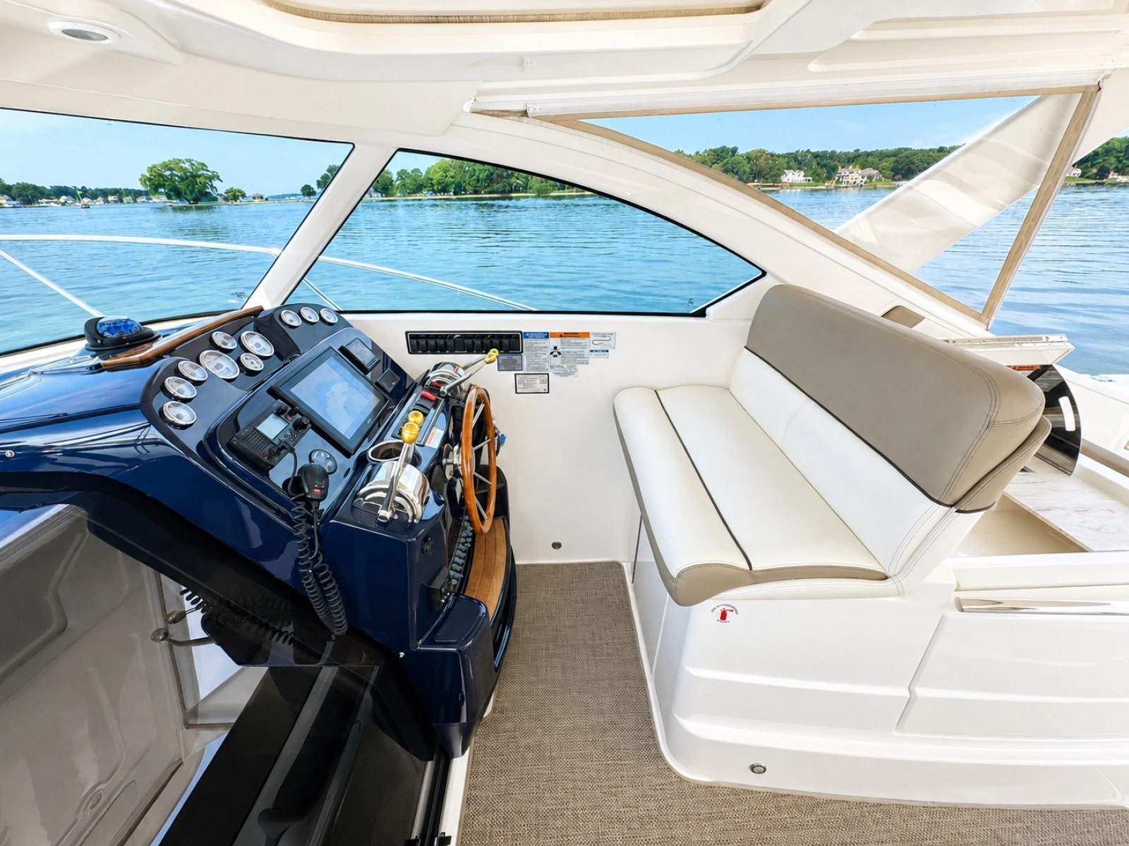2015 Tiara Yachts 3100 Coronet