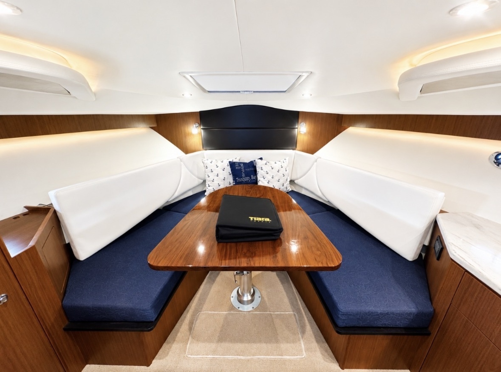 2015 Tiara Yachts 3100 Coronet