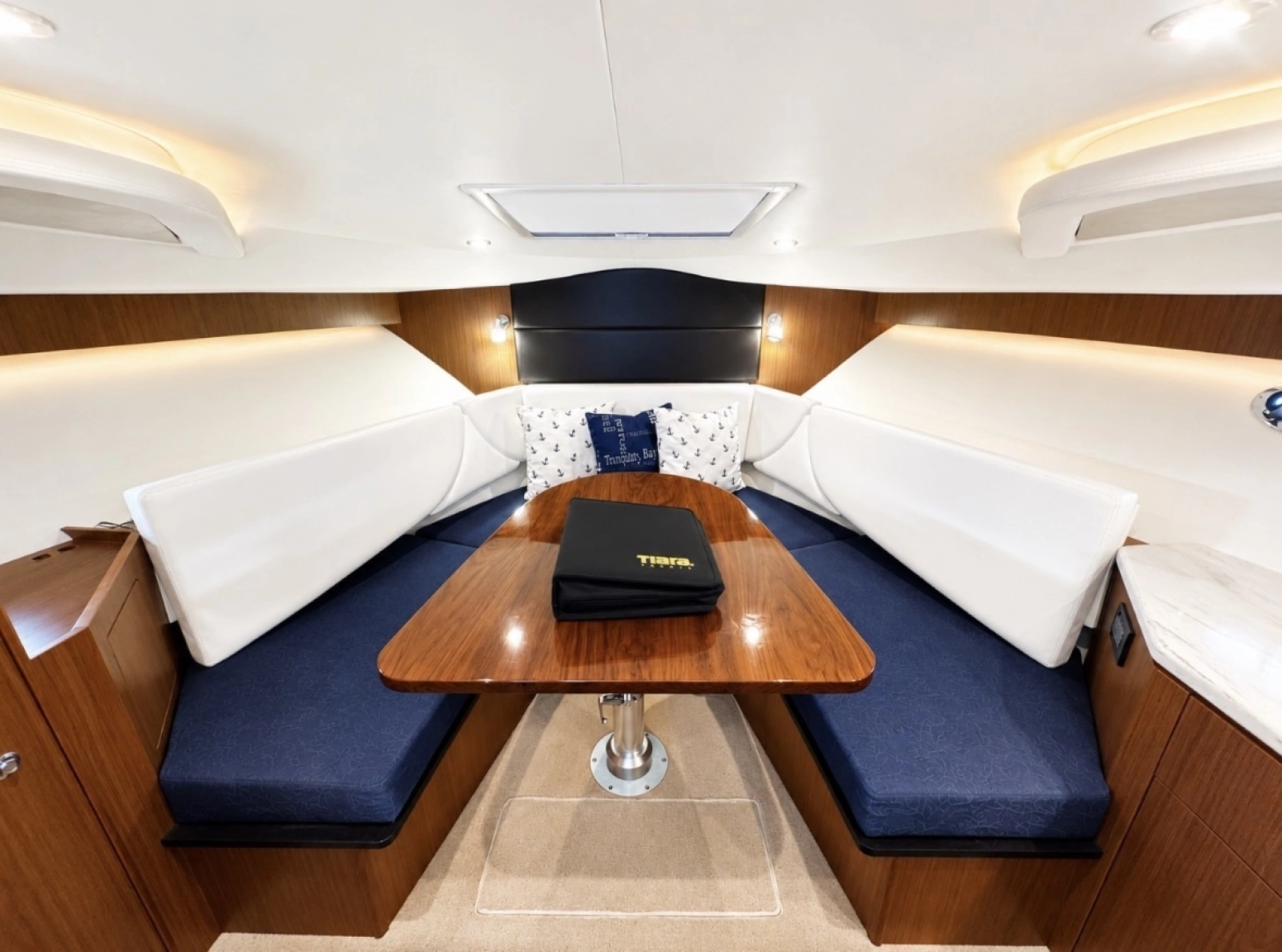 2015 Tiara Yachts 3100 Coronet