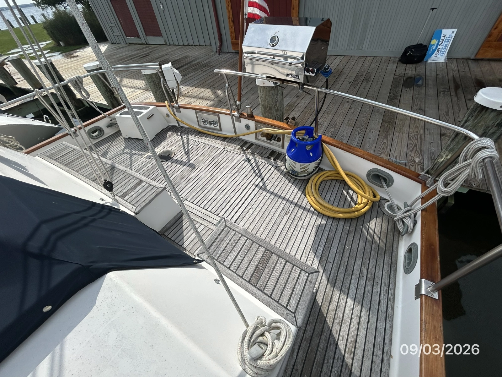 42' Grand Banks aftdeck1