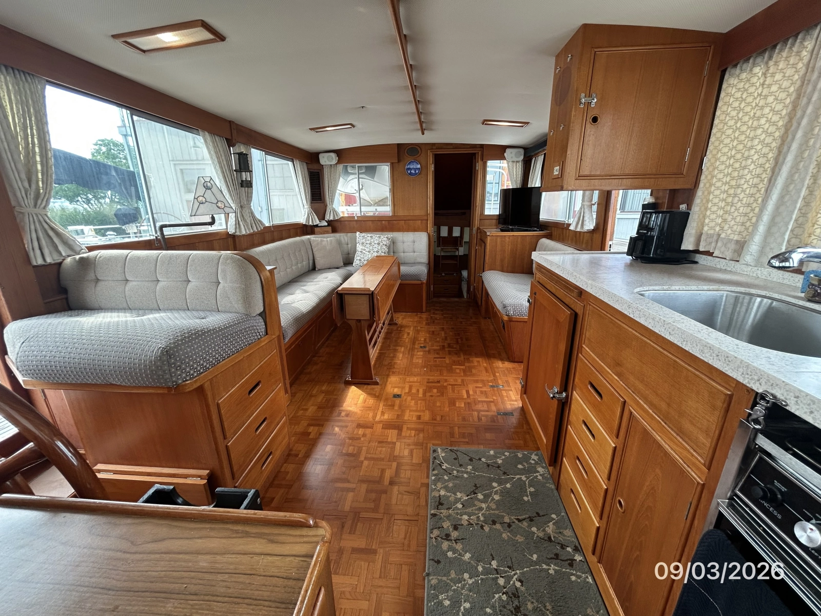 42' Grand Banks salon aft