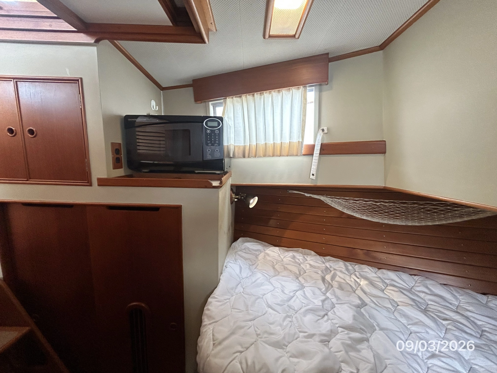 42' Grand Banks guest stateroom port