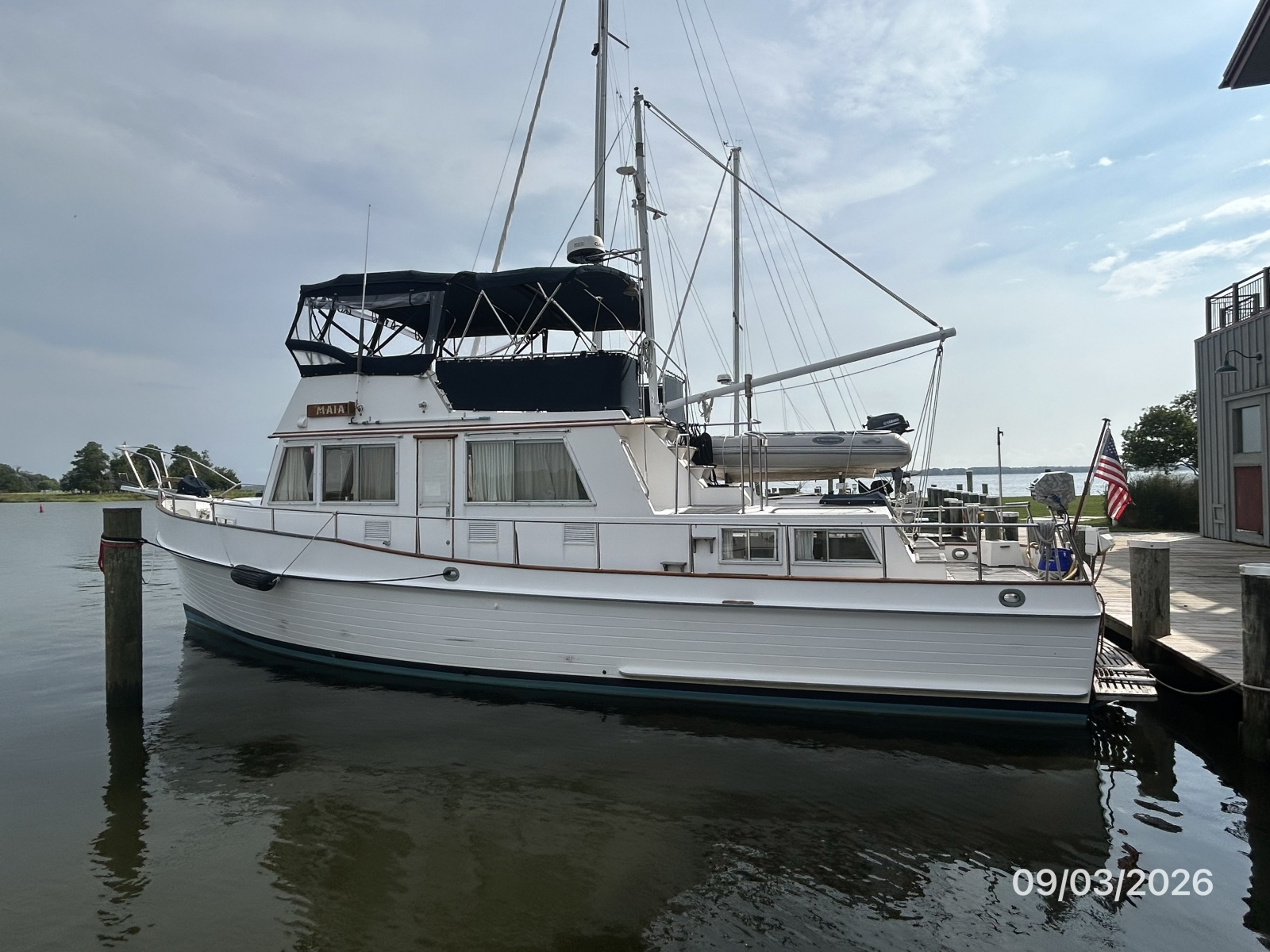 42' Grand Banks port profile