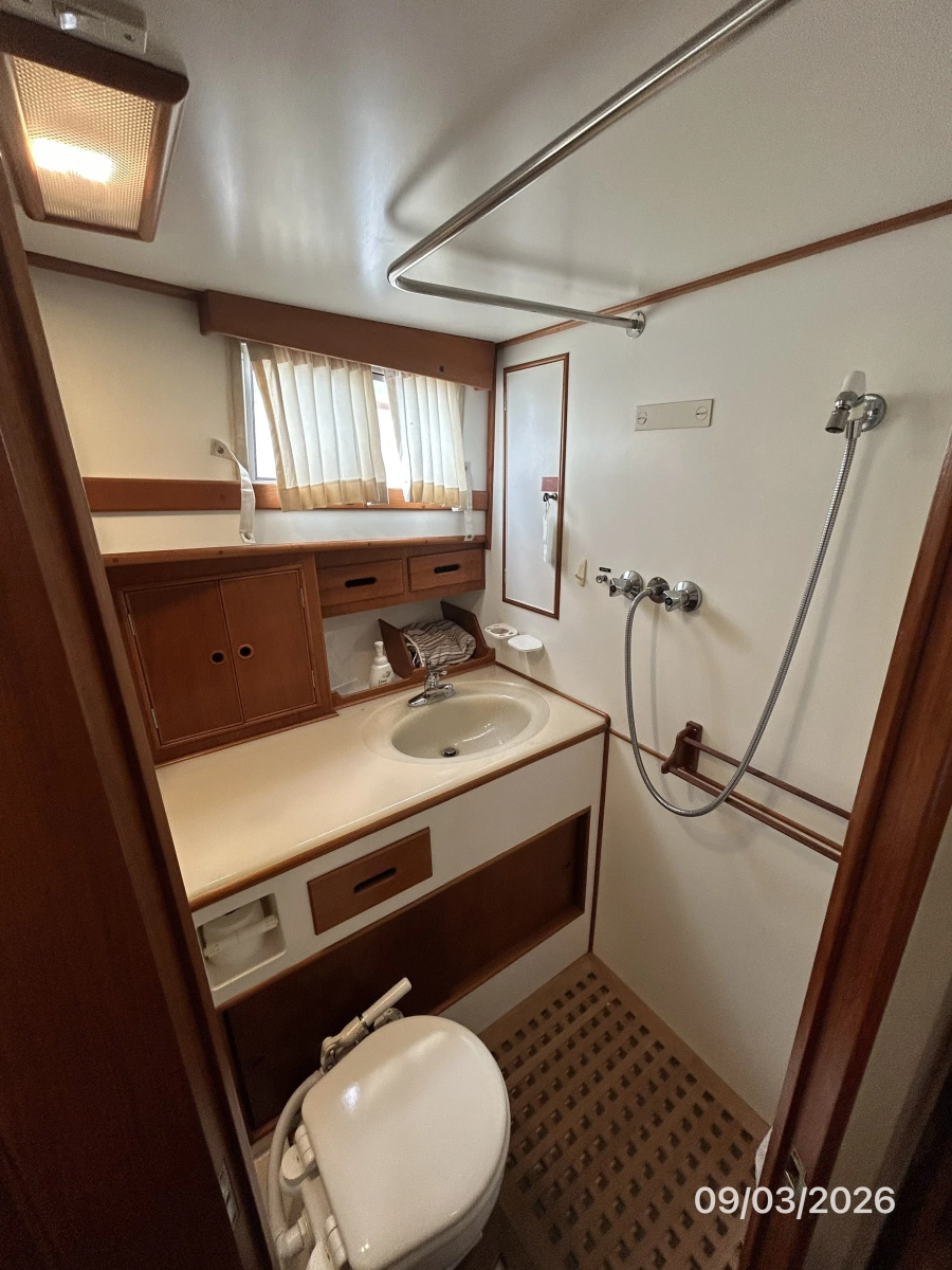 42' Grand Banks guest stateroom head