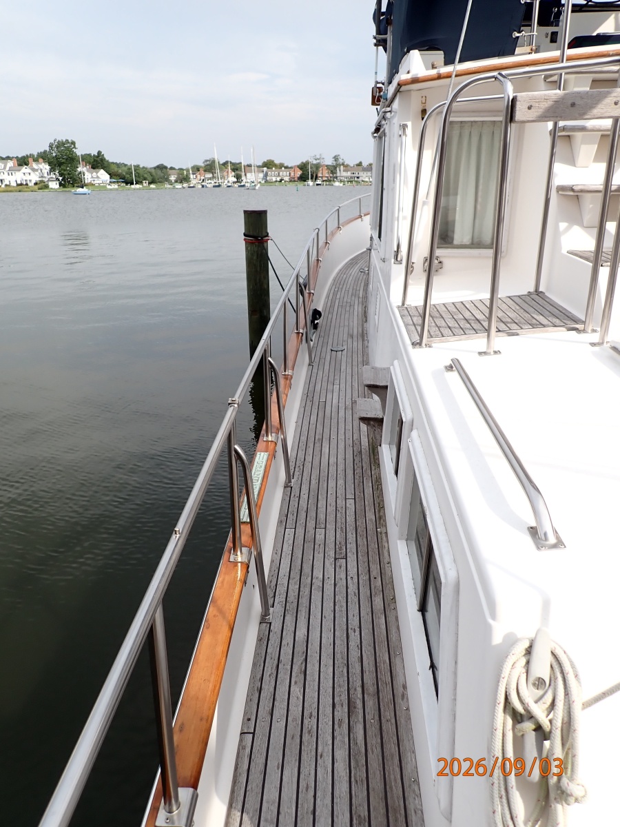 42' Grand Banks port side deck1