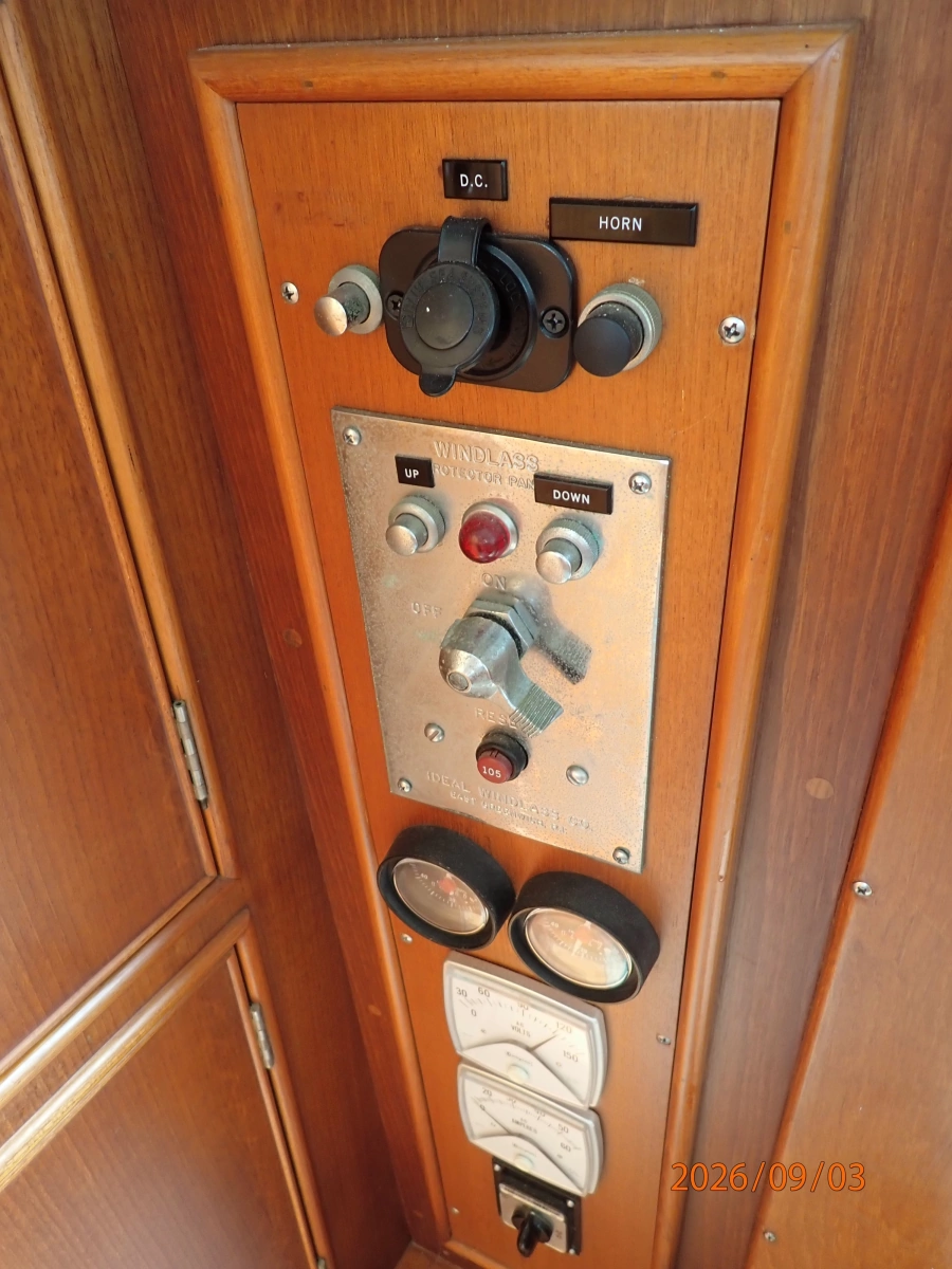 42' Grand Banks electrical panel3