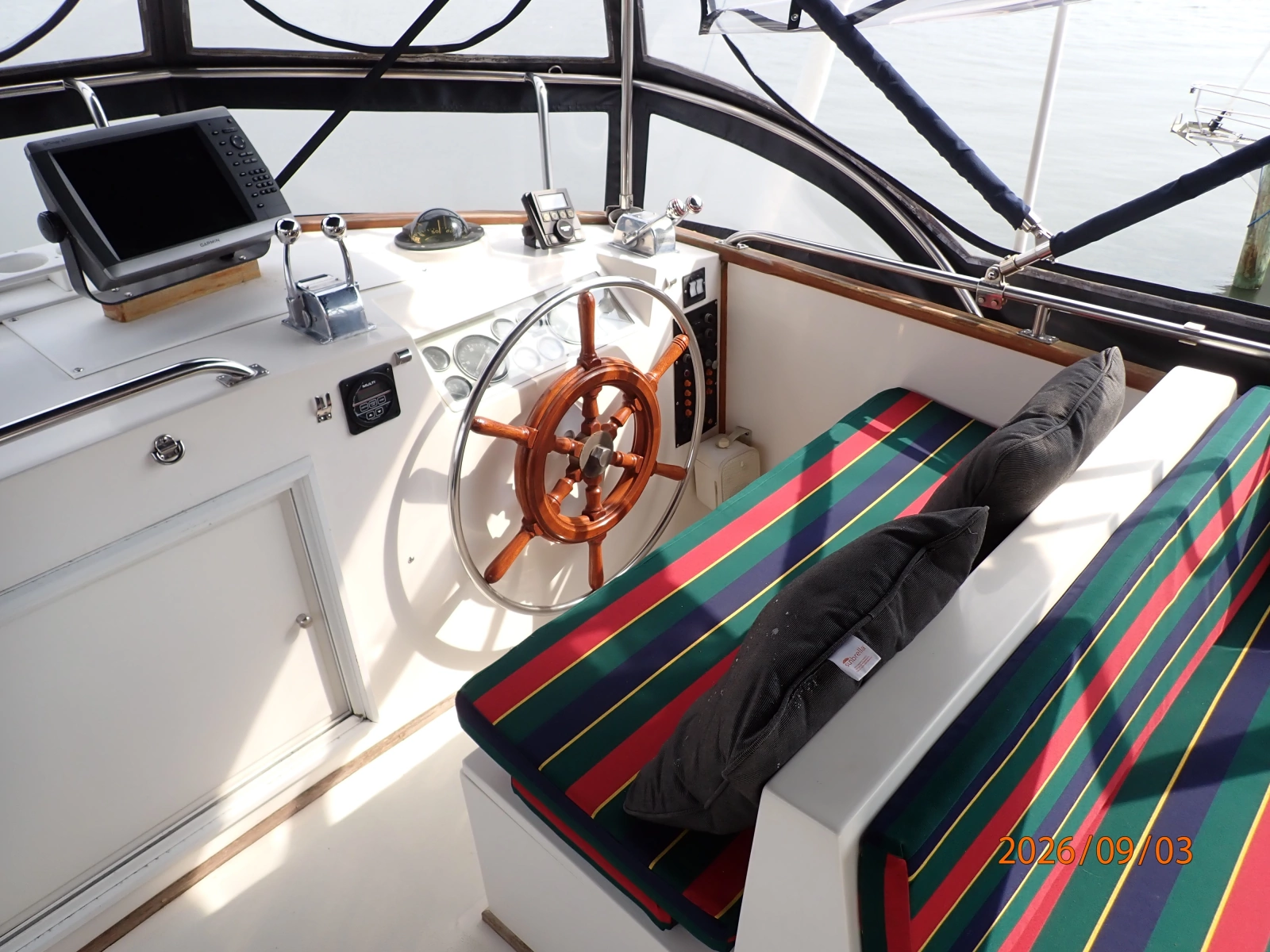 42' Grand Banks flybridge helm1