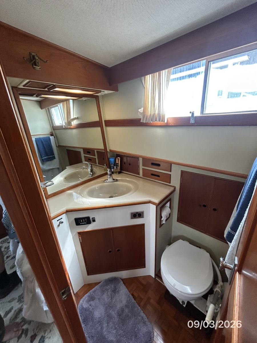 42' Grand Banks master stateroom head