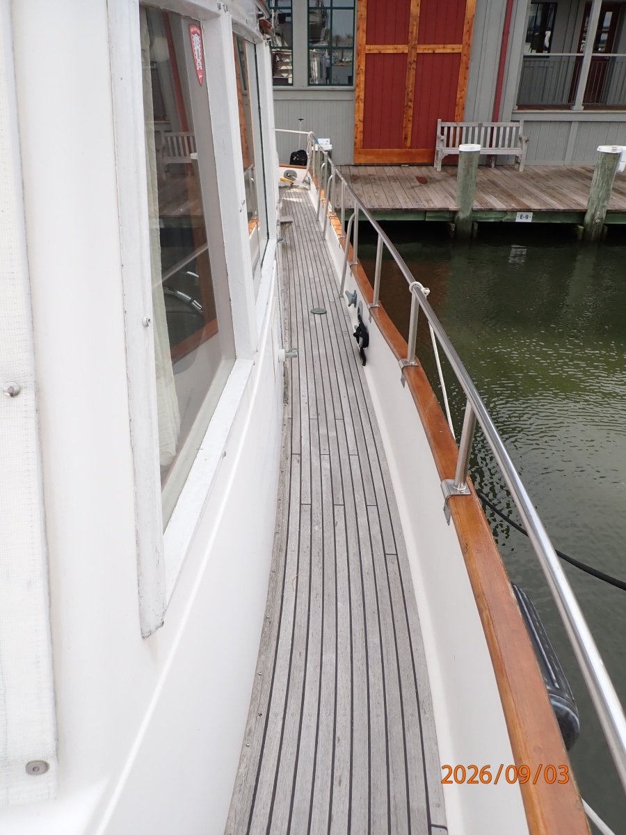 42' Grand Banks port side deck2