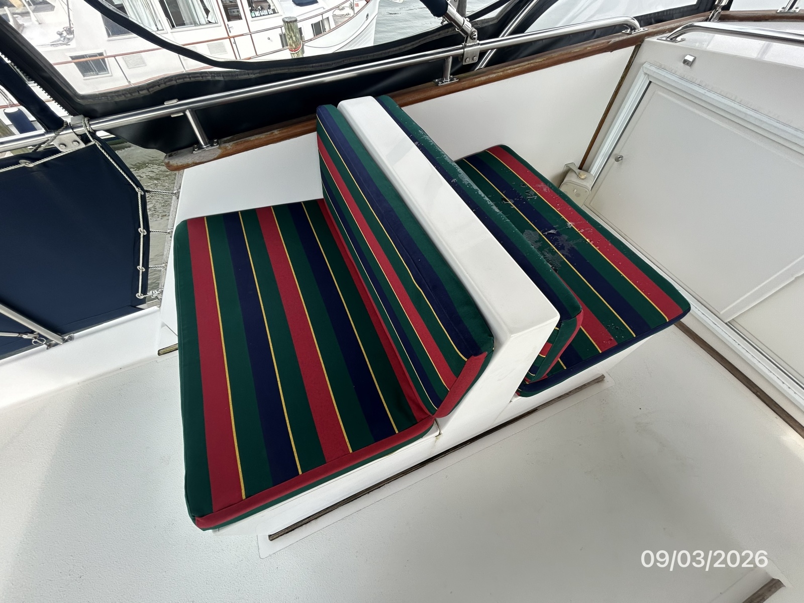 42' Grand Banks flybridge port seating