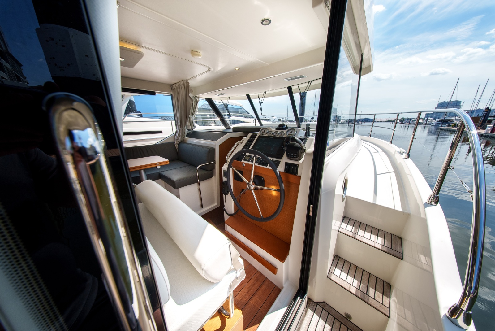 2026 Beneteau Swift Trawler 54