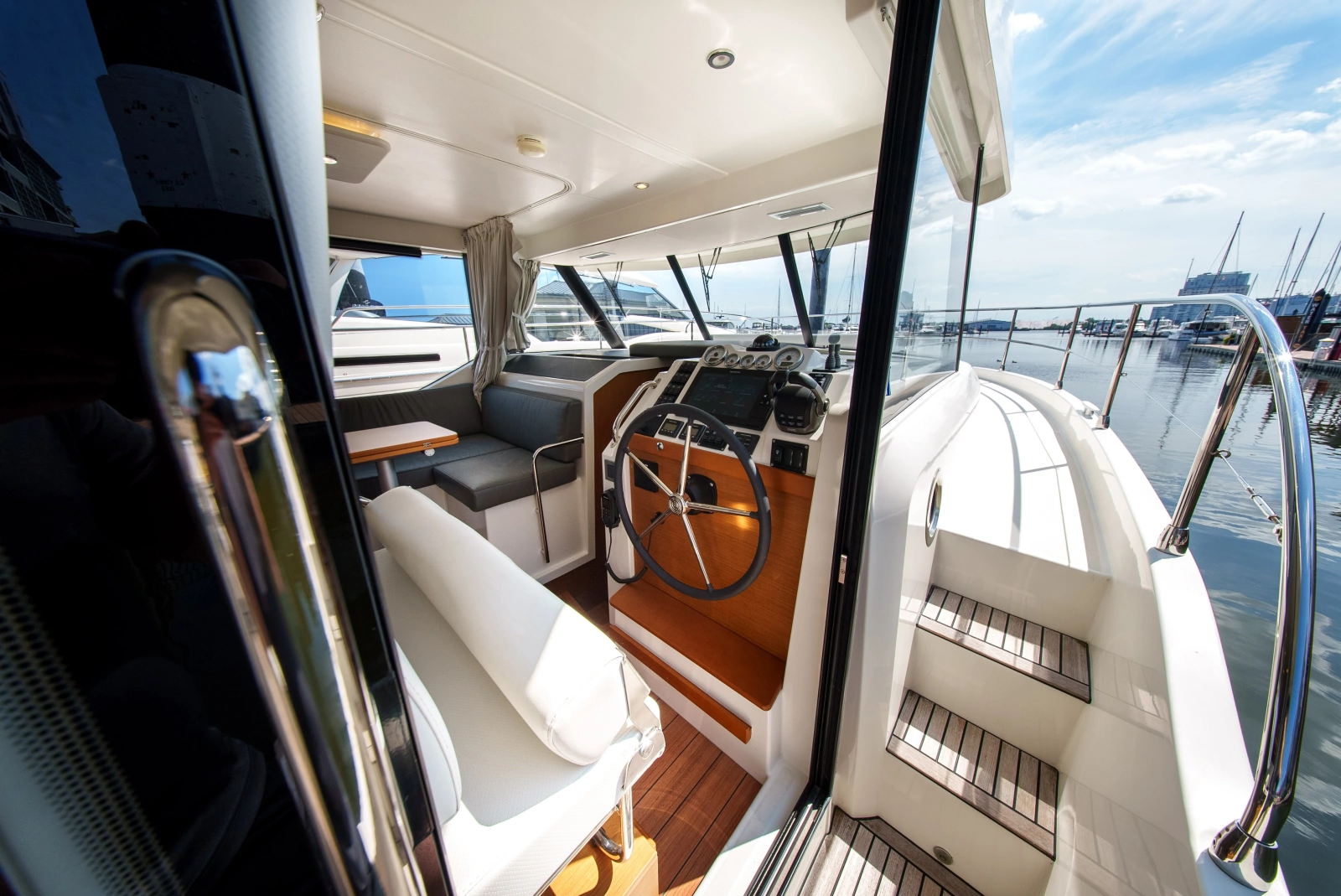 2026 Beneteau Swift Trawler 54