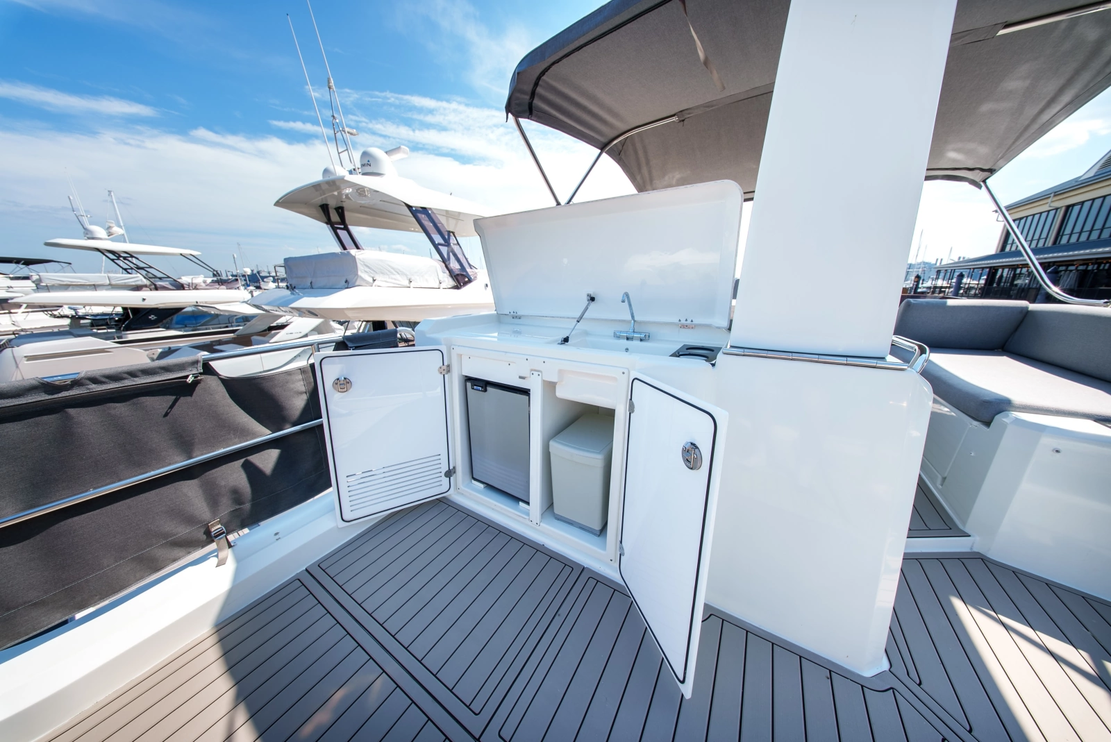 2026 Beneteau Swift Trawler 54