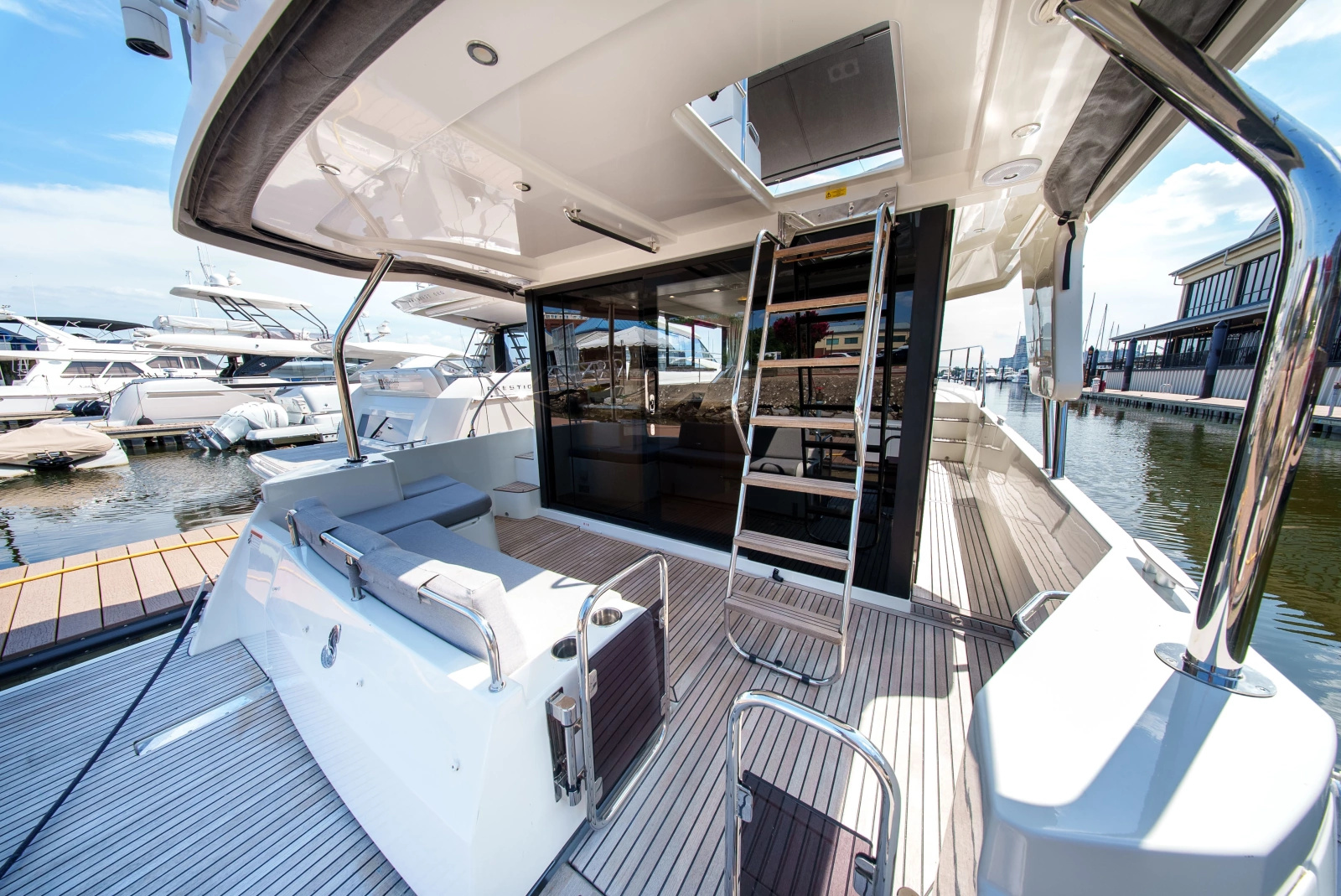 2026 Beneteau Swift Trawler 54