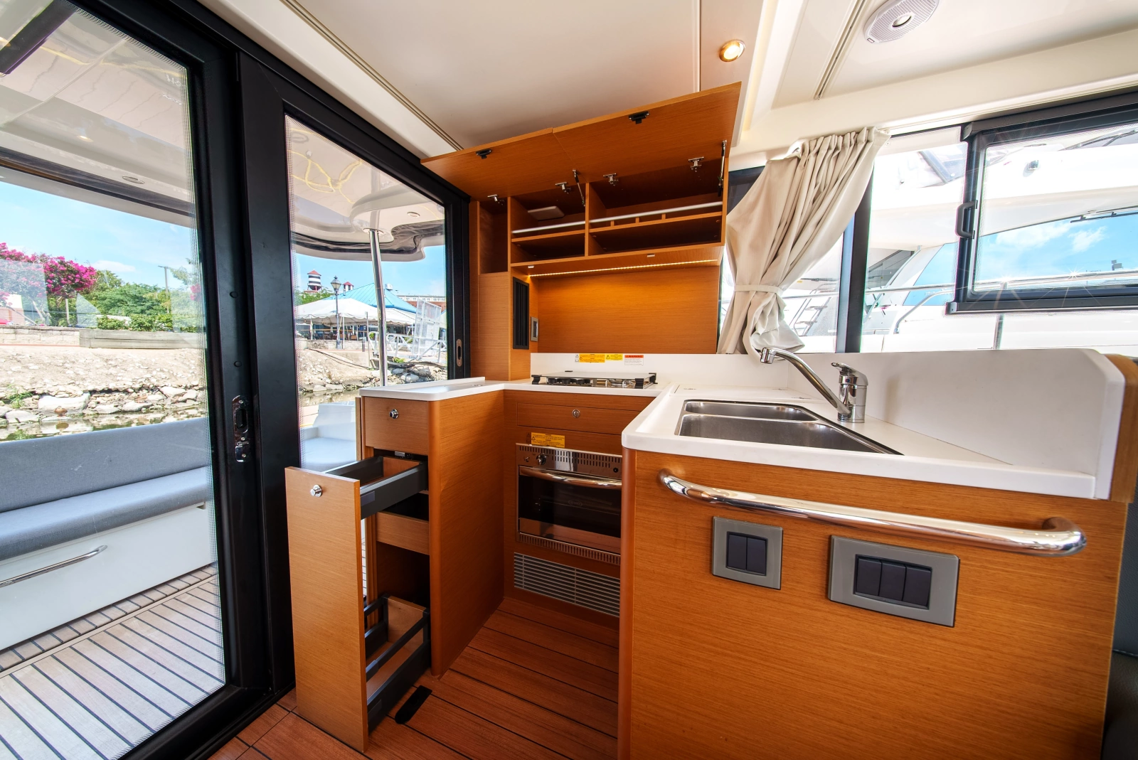 2026 Beneteau Swift Trawler 54
