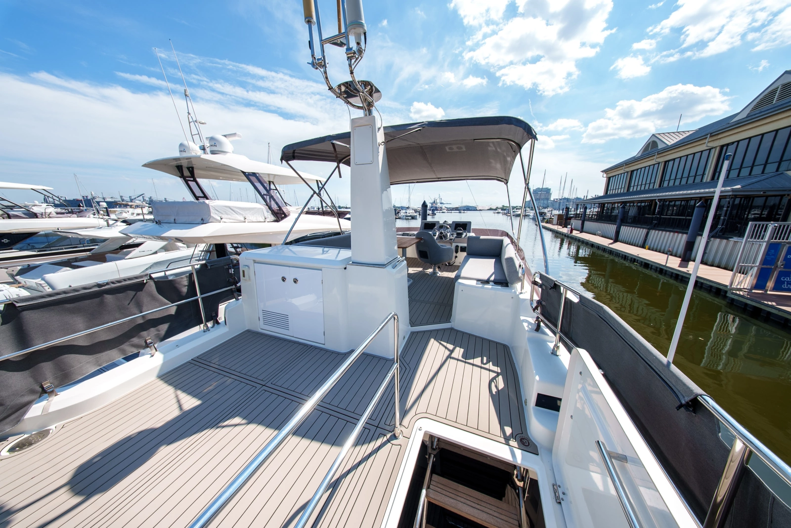 2026 Beneteau Swift Trawler 54