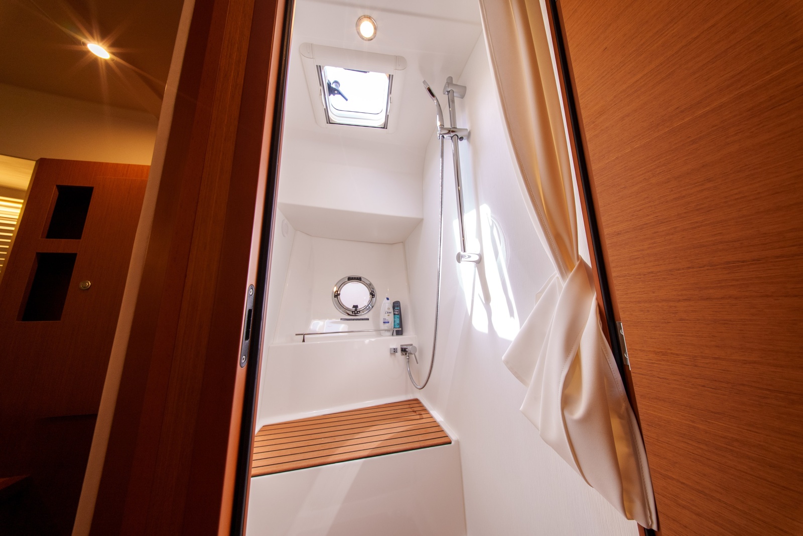 2026 Beneteau Swift Trawler 54