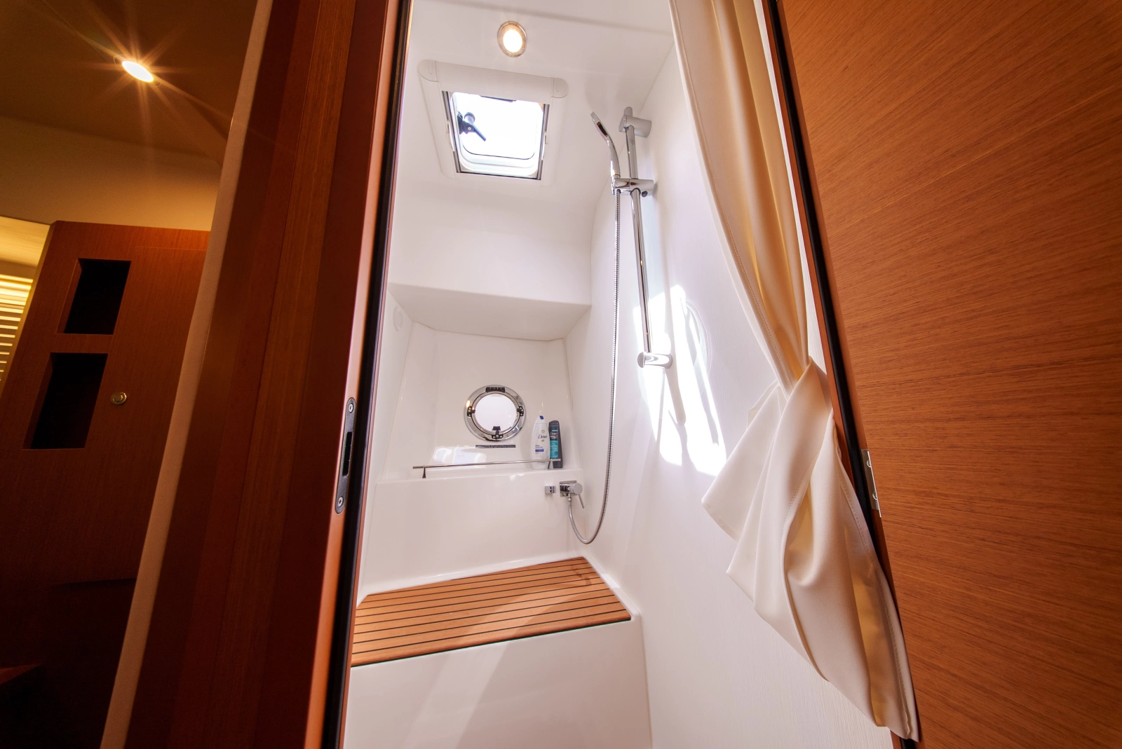 2026 Beneteau Swift Trawler 54