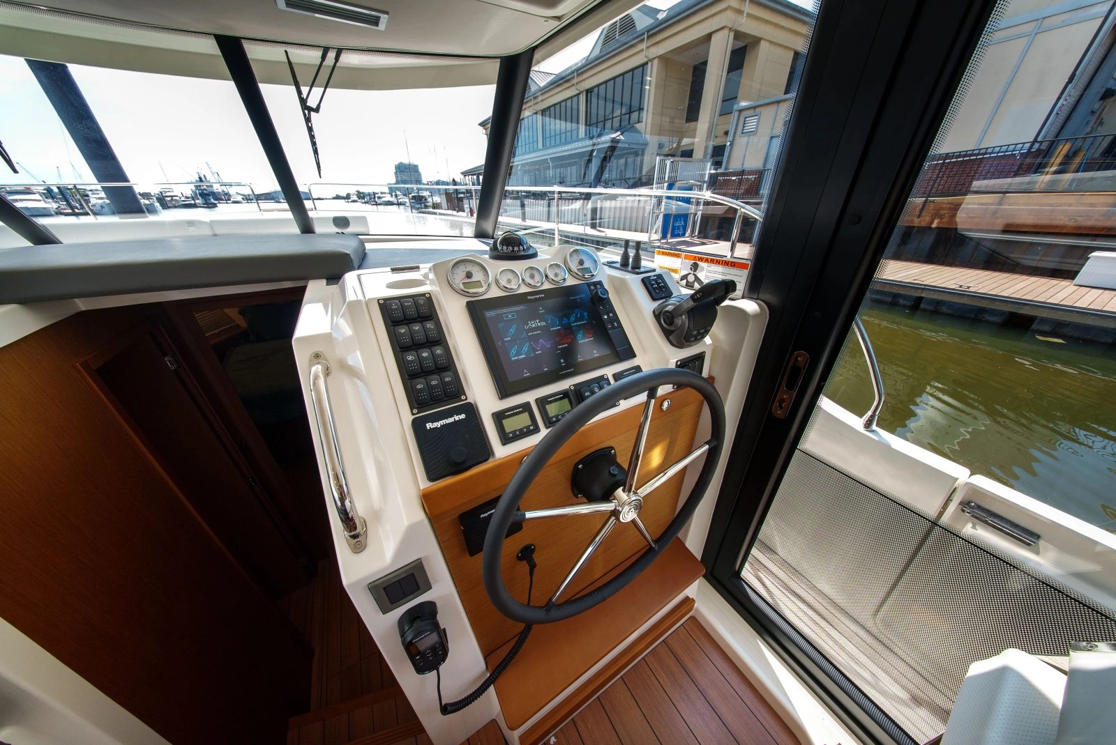 2026 Beneteau Swift Trawler 54