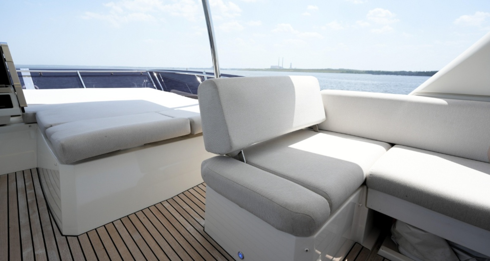 2023 Prestige 590