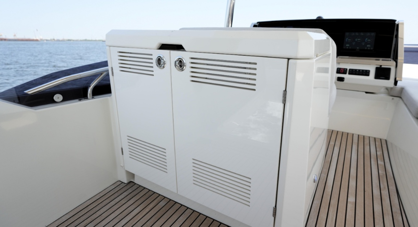 2023 Prestige 590