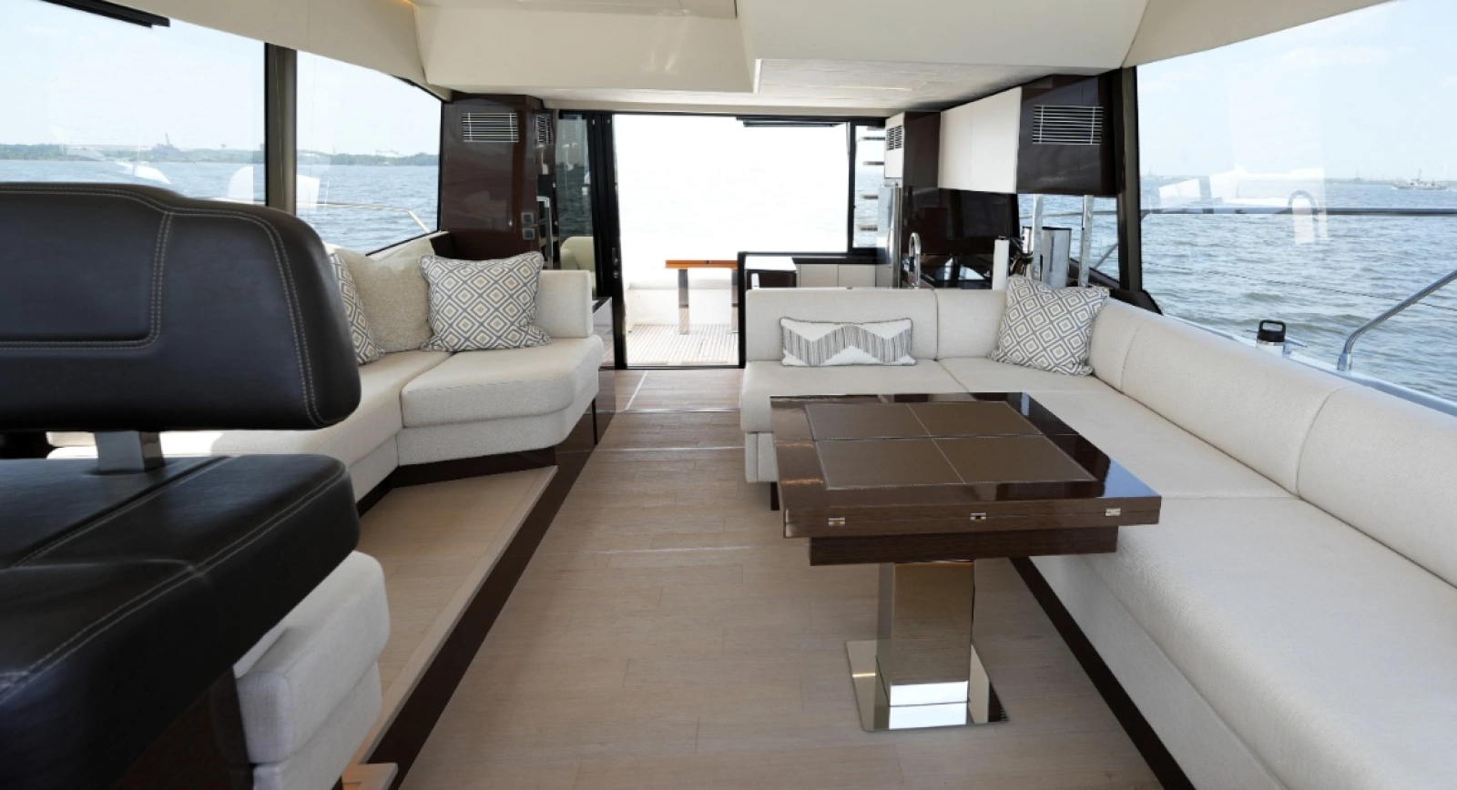 2023 Prestige 590