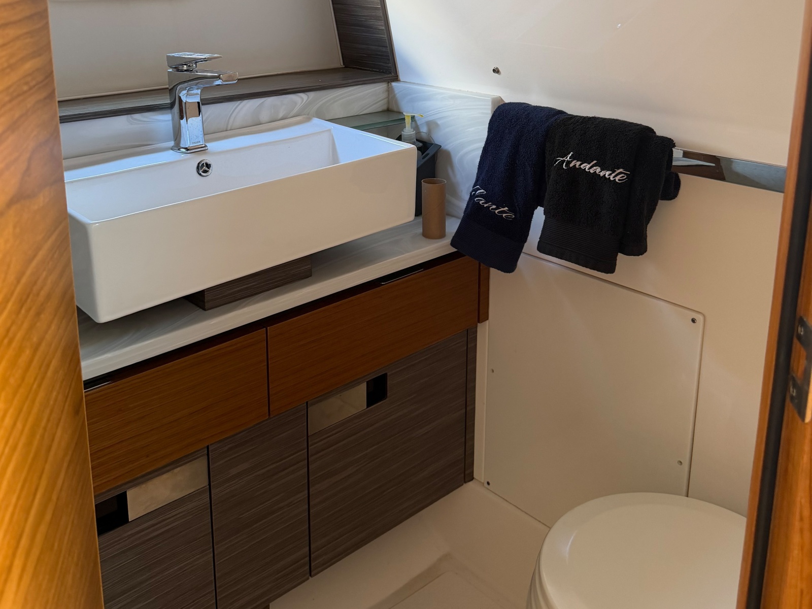2019 Tiara Yachts 