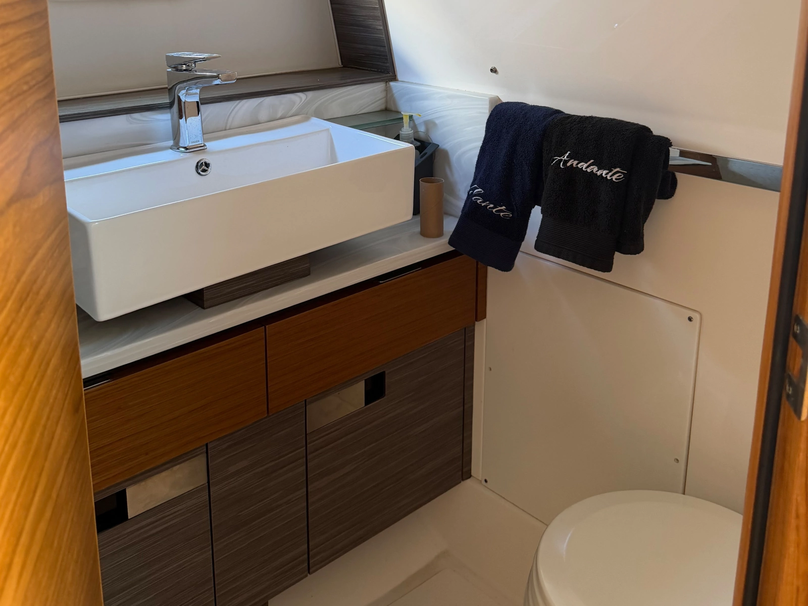 2019 Tiara Yachts 