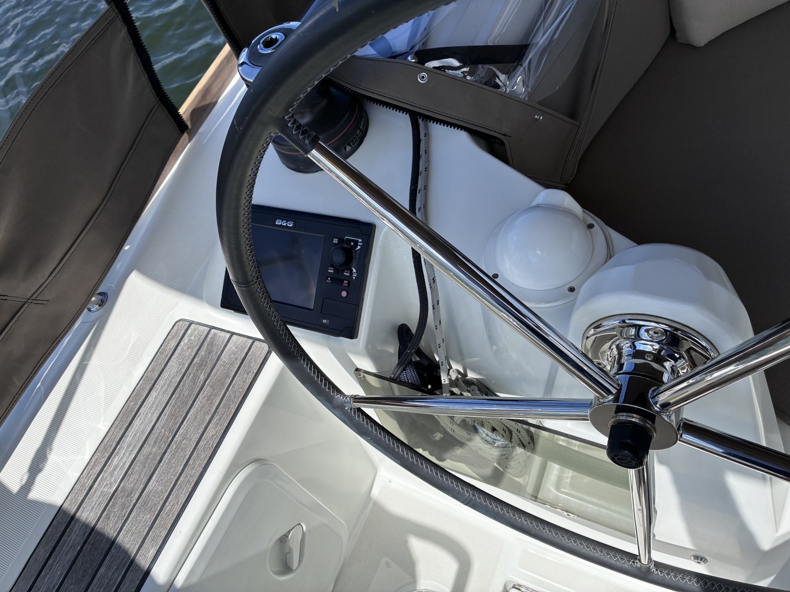 2015 Jeanneau Sun Odyssey 349