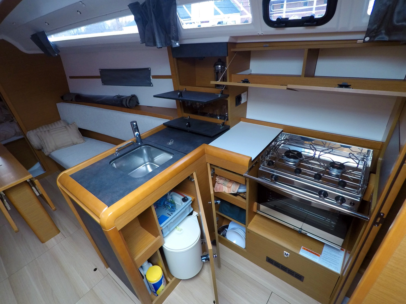 2015 Jeanneau Sun Odyssey 349