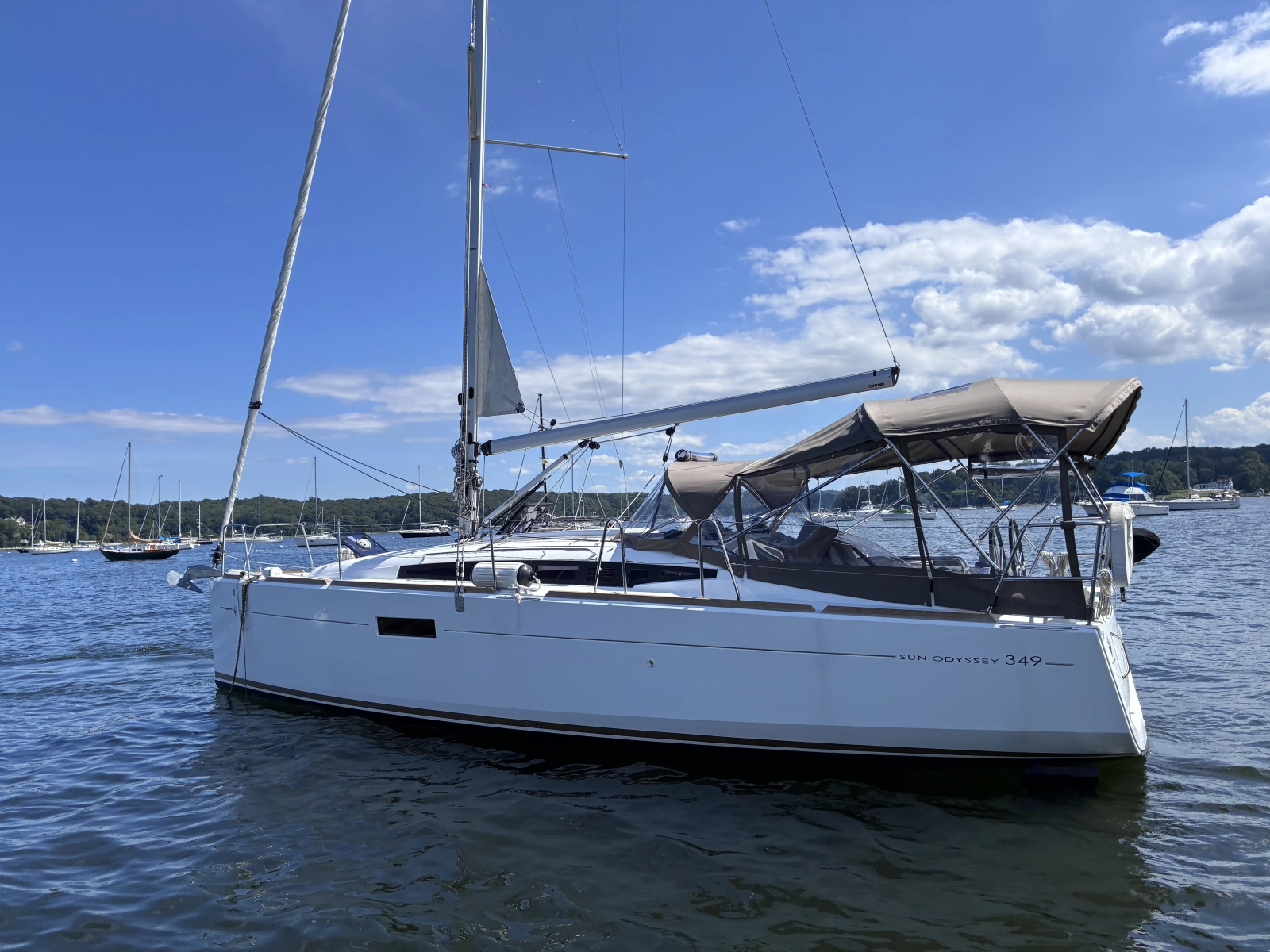 2015 Jeanneau Sun Odyssey 349