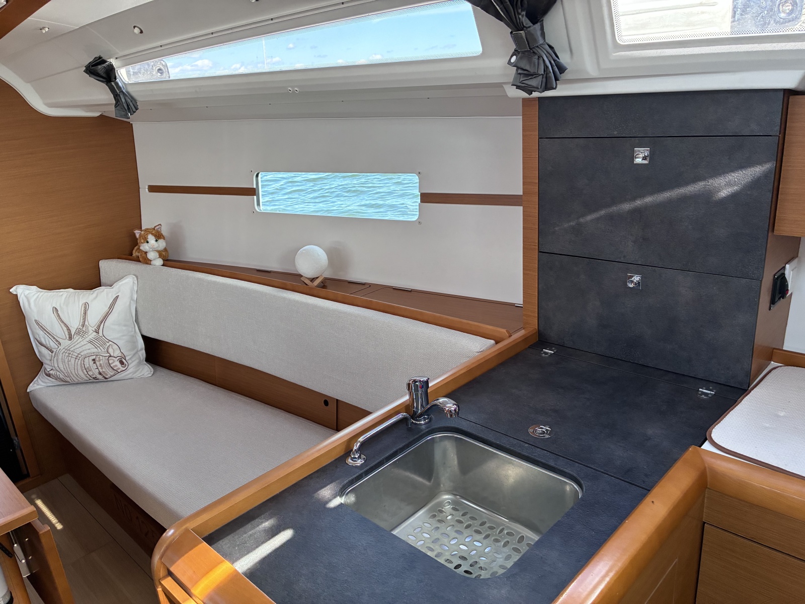 2015 Jeanneau Sun Odyssey 349