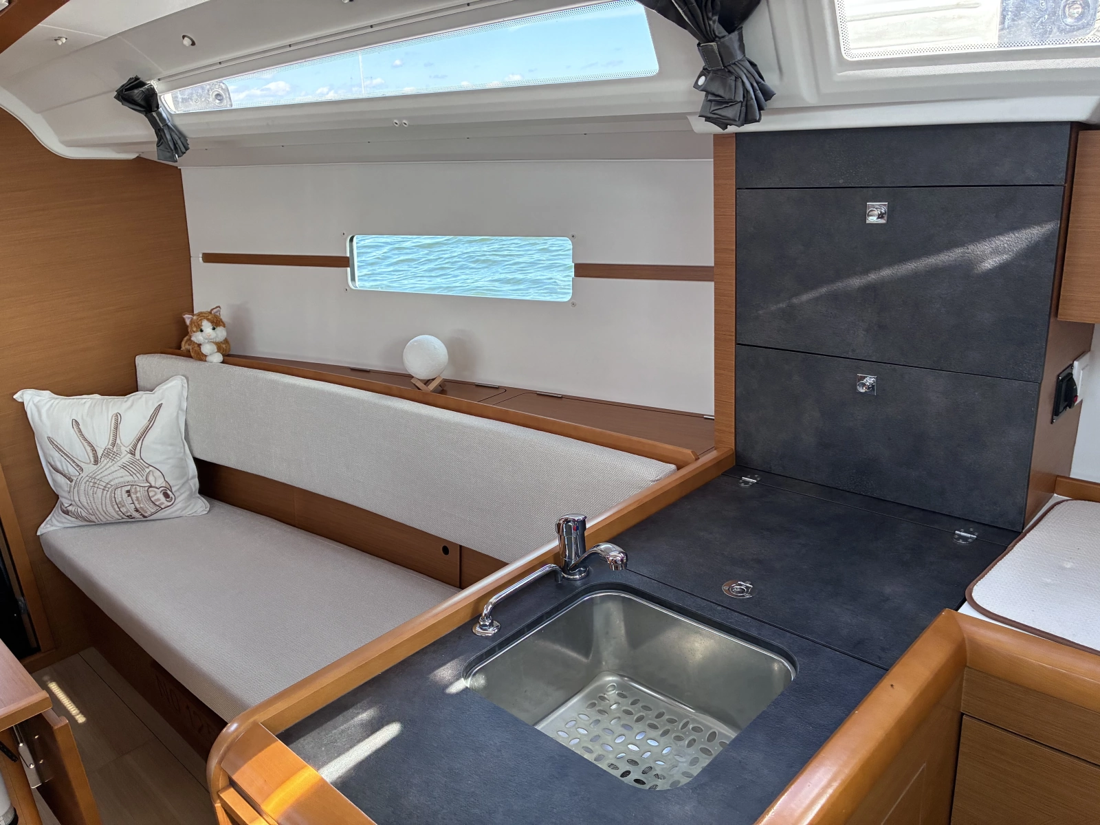 2015 Jeanneau Sun Odyssey 349