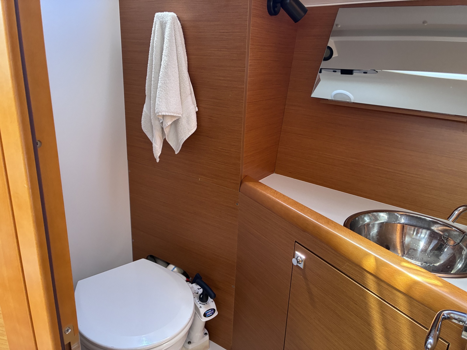 2015 Jeanneau Sun Odyssey 349