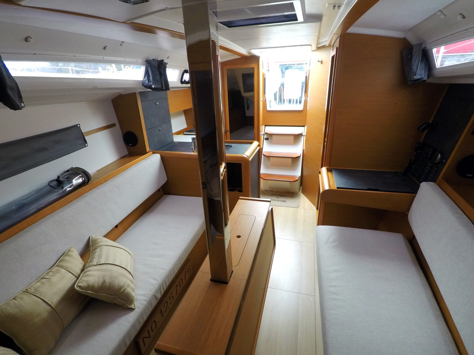2015 Jeanneau Sun Odyssey 349