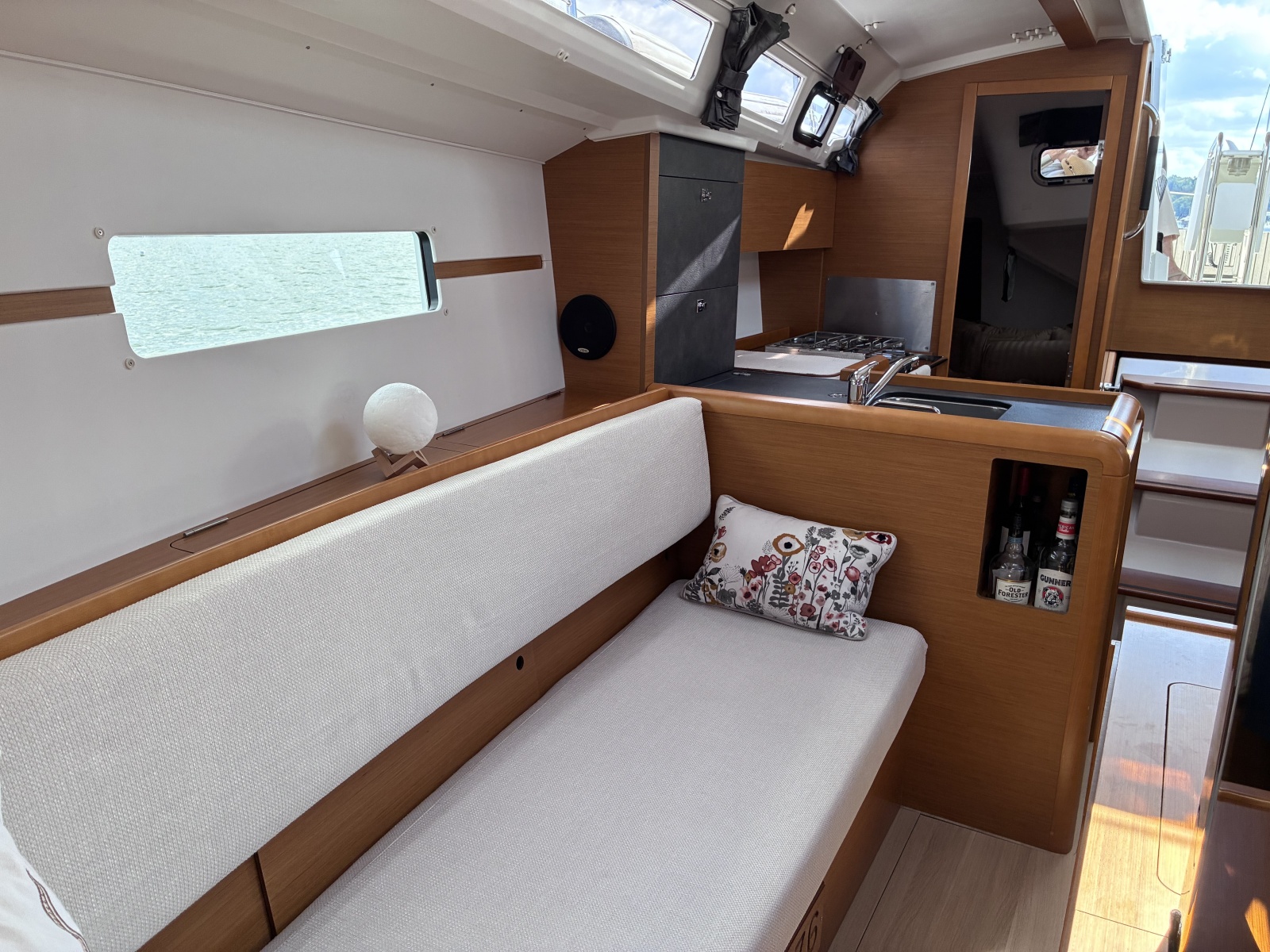 2015 Jeanneau Sun Odyssey 349