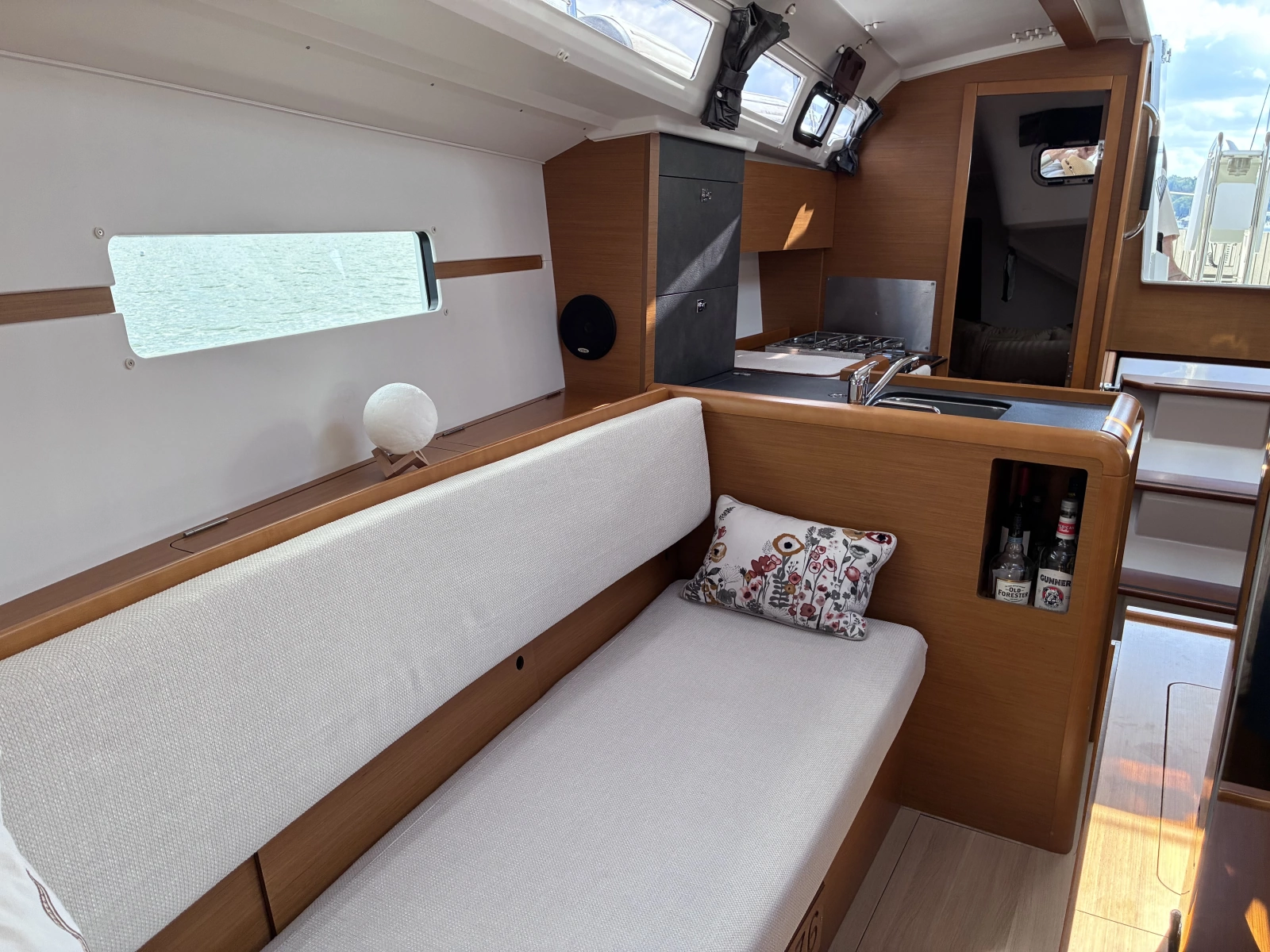 2015 Jeanneau Sun Odyssey 349