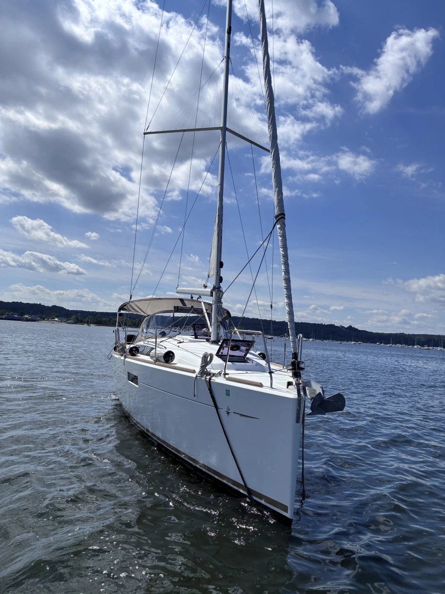 2015 Jeanneau Sun Odyssey 349