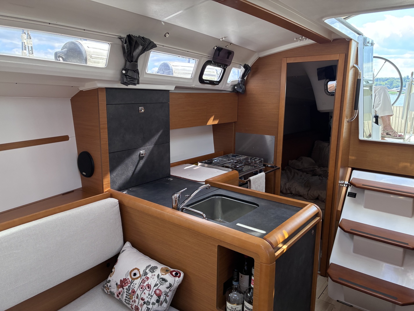 2015 Jeanneau Sun Odyssey 349