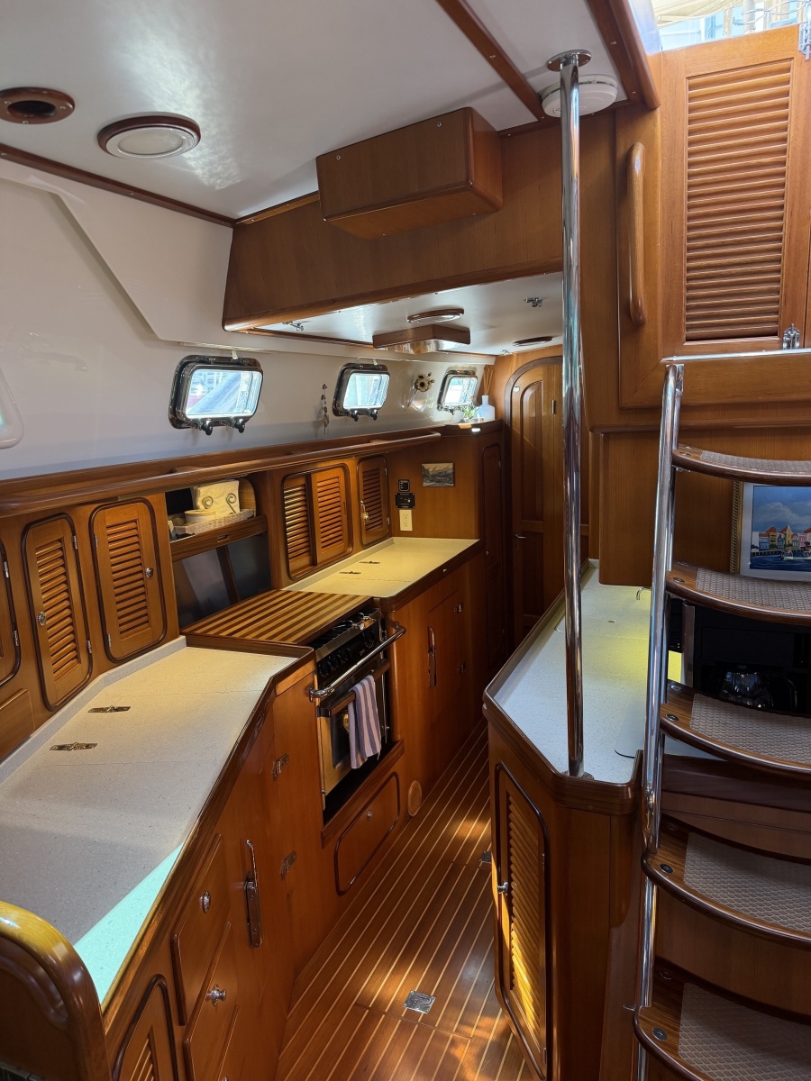 2008 Passport 515 Center Cockpit